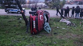 Balıkesir Çevre Yolunda takla atan otomobil yan yattı: 2 yaralı