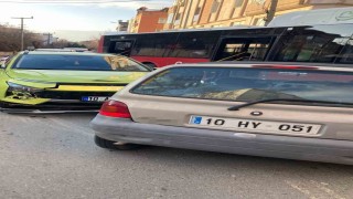 Balıkesirde çift taraflı trafik kazası: 2 yaralı