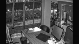 Balıkesirde meydana gelen deprem Bursada işyerinin kamerasına yansıdı