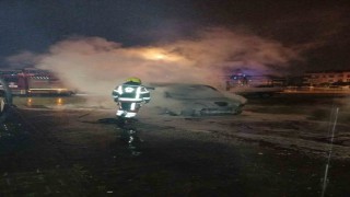 Balıkesirde park halindeki ticari araç yandı