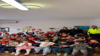 Balıkesirde polisler miniklere trafik eğitimi verdi