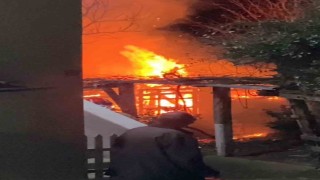 Bartında odunluk yangını paniğe neden oldu