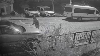 Başakşehirde gece yarısı levyeli saldırı: Park halindeki aracı parçaladı