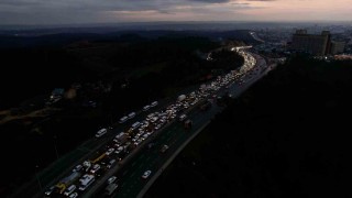 Başakşehirde zincirleme kaza sonrası oluşan trafik yoğunluğu havadan görüntülendi