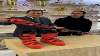 Başarılı sporcuya malzeme desteği