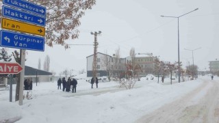Başkalede kar yağışı
