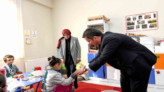 Başkan Aydın, özel Gereksinimli çocukların karne sevincini paylaştı