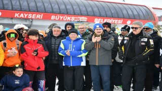 Başkan Büyükkılıç, genel müdür ve federasyon başkanı Şahine şehri ve Büyükşehirin tesislerini tanıttı