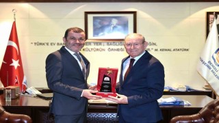 Başkan Çavuşoğlu Egenin En Başarılı Büyükşehir Belediye Başkanı seçildi