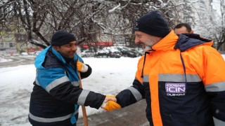 Başkan Çolakbayrakdar: Bereketle gelen kar yağışına karşı çalışmalar aralıksız sürüyor