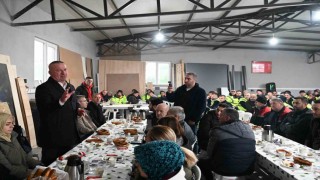 Başkan Karabatı, emekçileri kahvaltıda ağırladı