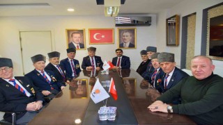 Başkan Salt gaziler, muhtarlar ve vatandaşlarla bir araya geldi