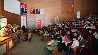Başkan Yalçından çocuklara karne hediyesi tiyatro şöleni