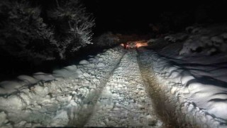 Batmanda kapalı yol açıldı, 14 yaşındaki Gülsüm sağlık ekiplerine ulaştırıldı
