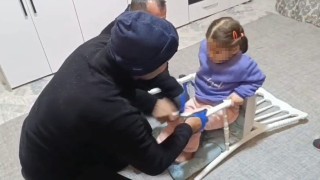Batmanda sandalyeye sıkışan çocuğun imdadına itfaiye yetişti