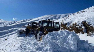 Batmanda ulaşıma kapanan 500ün üzerindeki yerleşim yeri yolu için çalışmalar sürüyor