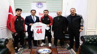 Battalgazi Belediyesporun milli gururları Başkan Taşkını ziyaret etti