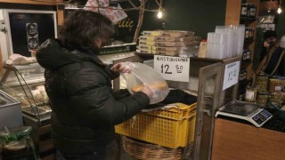 Bayat ekmek fiyatına sıcak ekmek: Mahalle esnafından emsal davranış