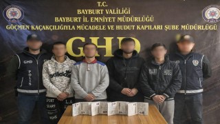 Bayburtta 8 düzensiz göçmen yakalandı