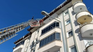 Bayburtta buz sarkıtları temizleniyor