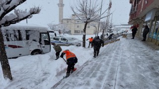 Bayburtun Demirözü ve Aydıntepe ilçelerinde kar temizliği yapılıyor