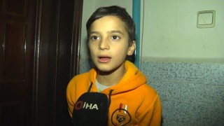 Bayrampaşada ambulansın geçmesi için trafiği durduran 10 yaşındaki Ahmet Hacı İbrahim: