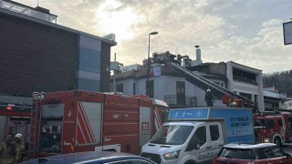 Beşiktaşta iş yerinde korkutan yangın: 1 itfaiyeci yaralandı