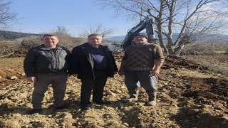 Beyağaç Belediyesi ulaşımı olmayan araziler için yol yapım çalışmasını sürdürüyor