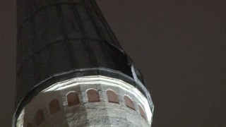 Beyazıt Camiinin minaresindeki kurşun kaplama lodosta söküldü
