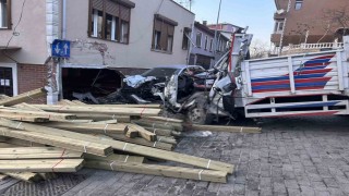 Beykozda feci kaza: Kamyon dükkana daldı, 2 kişi hayatını kaybetti