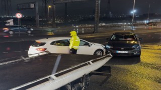 Beylikdüzü E-5te iki araç çarpıştı: 1 yaralı