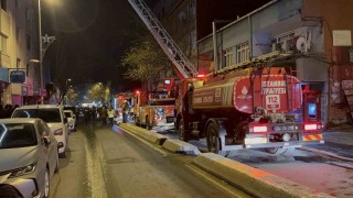 Beyoğlunda 4 katlı iş yerinde yangın