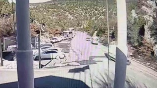 Beyşehirde bir anlık kontrol kaybı can aldı kaza anı kamerada