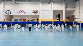 Bilecikte koruma altındaki çocuklara kuşak bağlama sürprizi