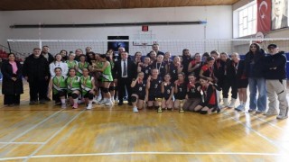 Bilecikte küçük kızlar voleybol müsabakaları tamamlandı