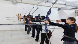 Bilecikte okçuluk eğitimleri sürüyor