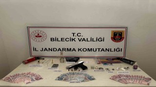 Bilecikte uyuşturucu ve silah ele geçirildi