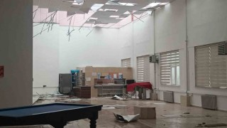 Bilecikte yaşanan fırtınada çatılar uçtu, ağaçlar devrildi