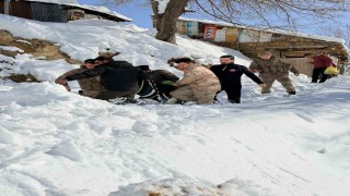 Bingölde ekipler karbonmonoksit gazından zehirlenen şahıs için seferber oldu