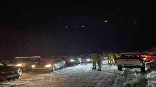 Bitlis-Baykan yolu ulaşıma kapandı, 3 saat sonra kontrollü açıldı