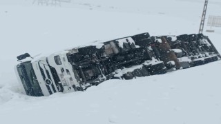 Bitlis-Tatvan yolunda maddi hasarlı tır kazası