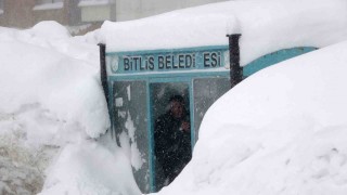 Bitliste kar, tipi ve fırtına: 211 köy yolu ulaşıma kapandı
