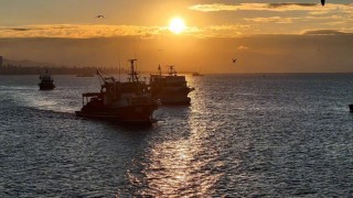 Boğazda fırtına sonrası balıkçılar yeniden denize açıldı