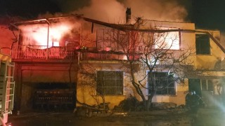 Burdurda köyde çıkan yangında 2 ev, 1 ahır kullanılmaz hale geldi