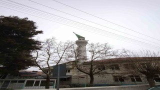 Burdurda şiddetli rüzgar nedeniyle minarenin kubbesi koptu