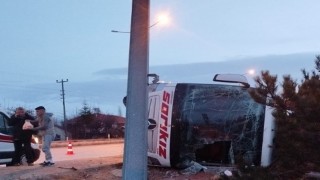 Burdurda yolcu otobüsü devrildi: 12 yaralı