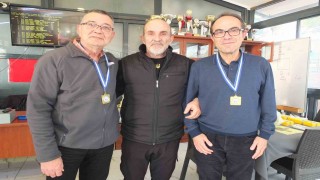 Burhaniye de briç turnuvaları devam ediyor