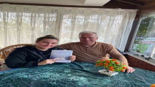 Burhaniyede üniversiteli Melikenin ilk kitabı çıktı