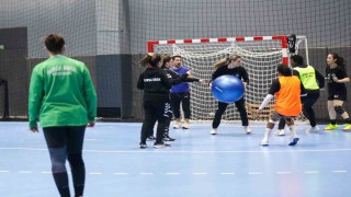 Bursa Büyükşehir Hentbol Takımı ligde ve Avrupada başarılı gidişatını sürdürüyor