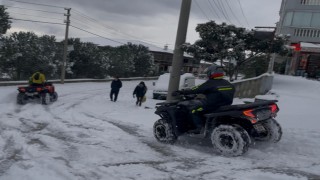 Bursa yeni yılın ilk günü beyazlara büründü...İşe ATV araçları ile gittiler